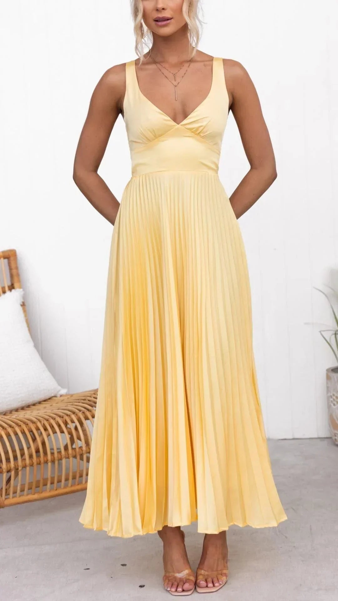 Emily | Elegant Pleated V-Neck Maxi Dress 1