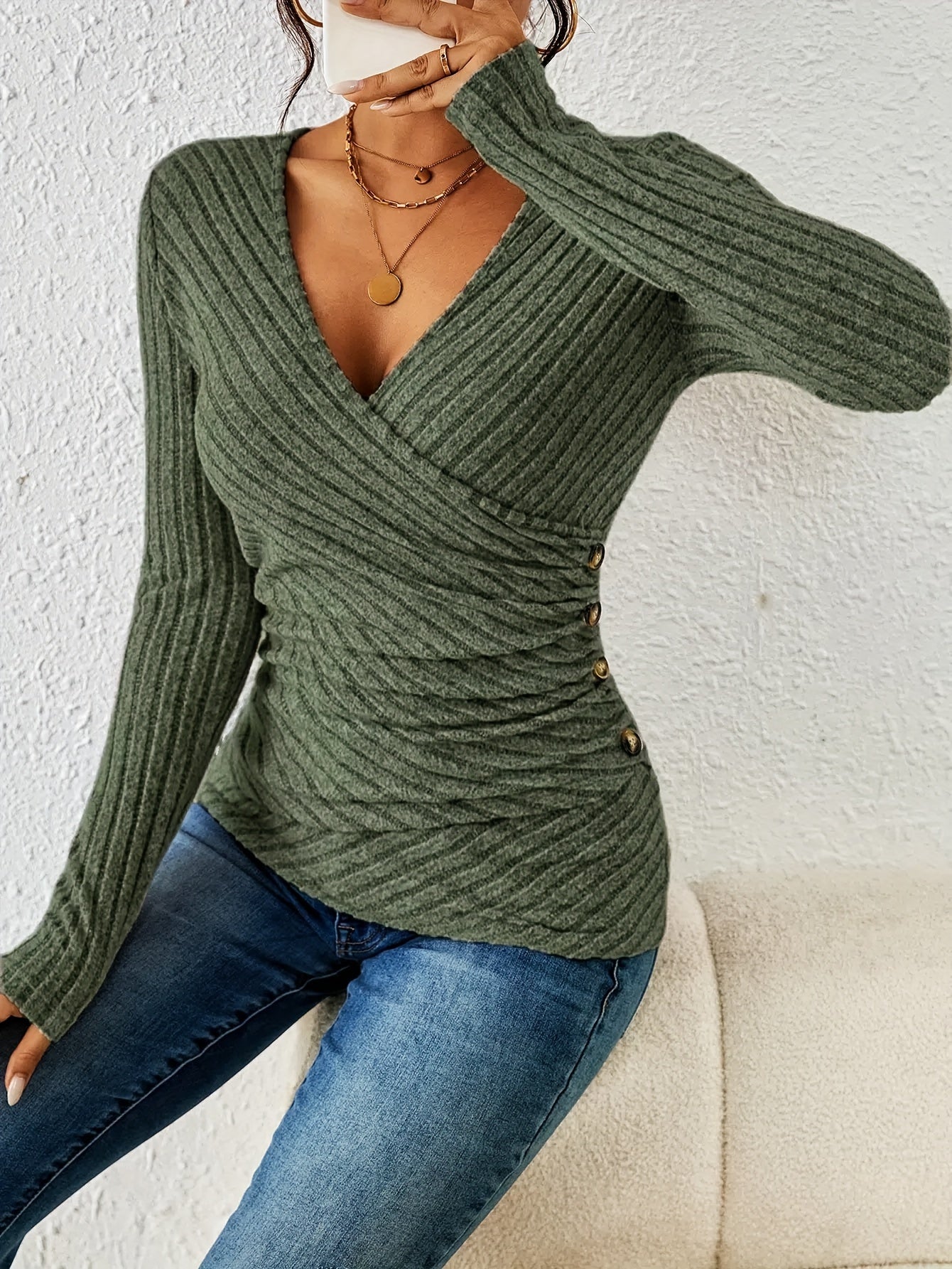 amanda-classic-ribbed-v-neck-top-img10.jpg