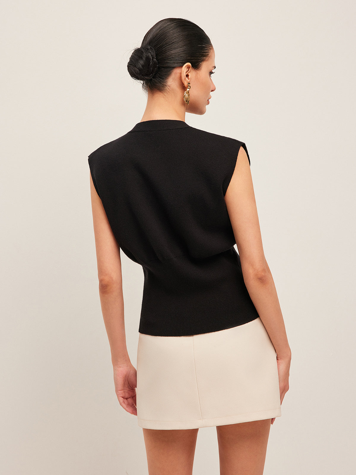 amanda-classic-sleeveless-v-neck-top-img3.jpg