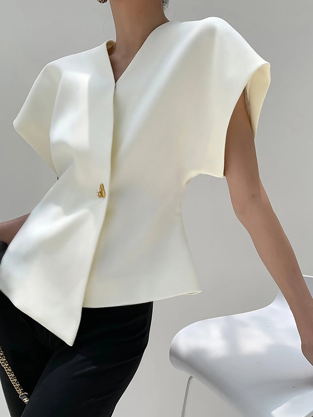 amy-classic-sleeveless-v-neck-blouse-img4.jpg