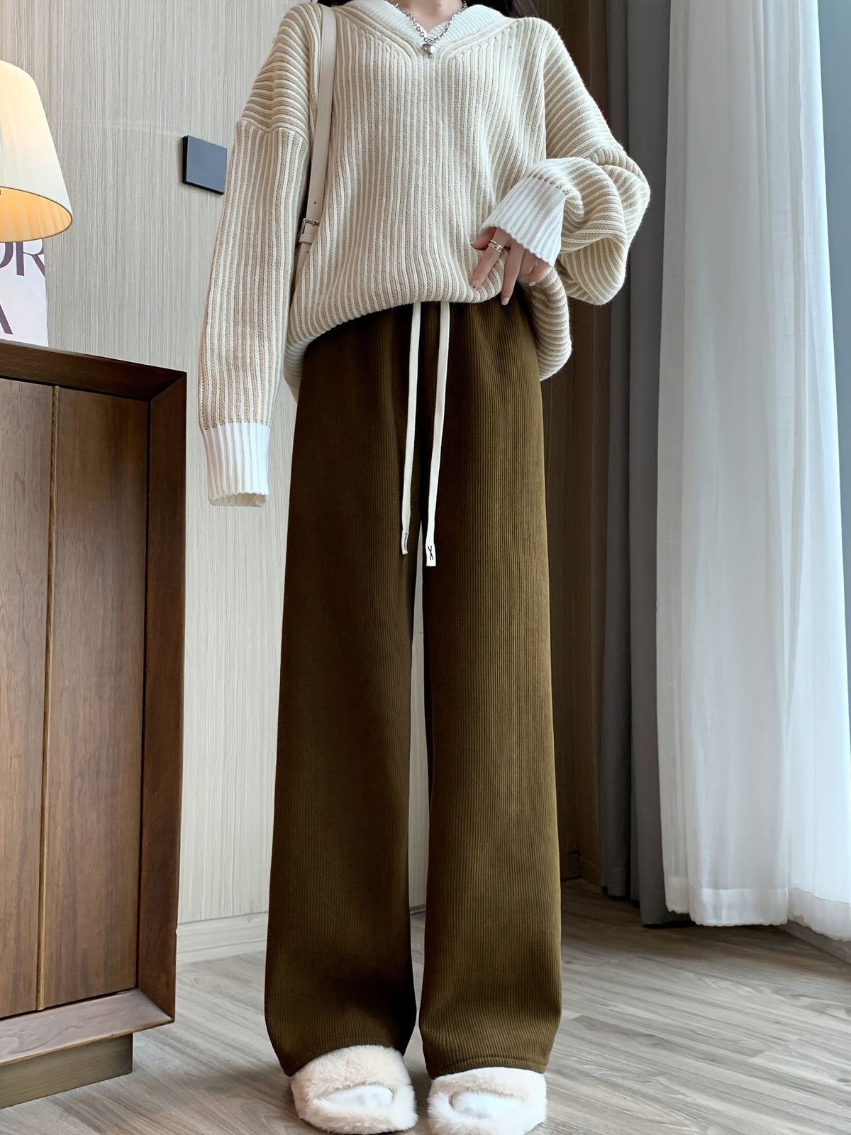 amy-relaxed-fit-wide-leg-fleece-trousers-img2.jpg
