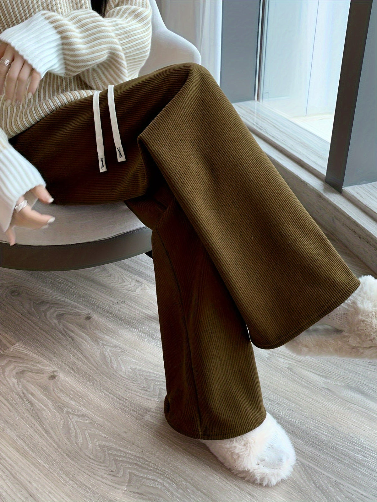 amy-relaxed-fit-wide-leg-fleece-trousers-img3.jpg