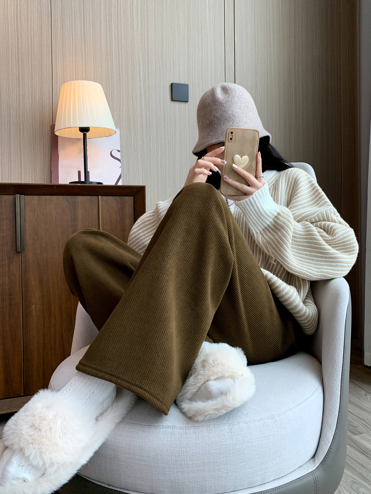 amy-relaxed-fit-wide-leg-fleece-trousers-img4.jpg