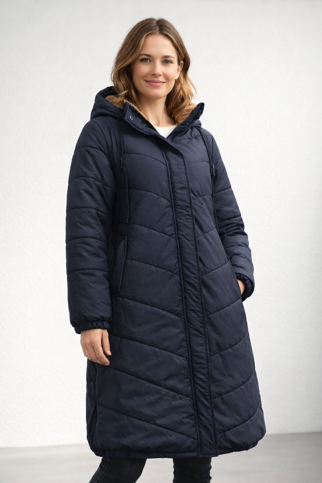 damen-steppmantel-mit-kapuze-und-fleecefutter-img1.png