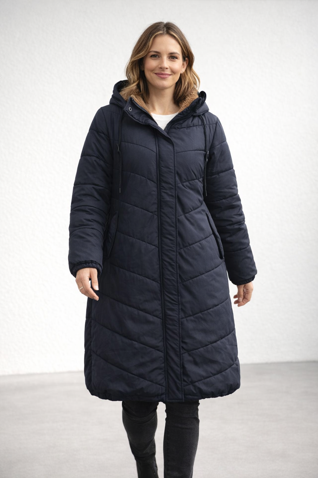 damen-steppmantel-mit-kapuze-und-fleecefutter-img2.png