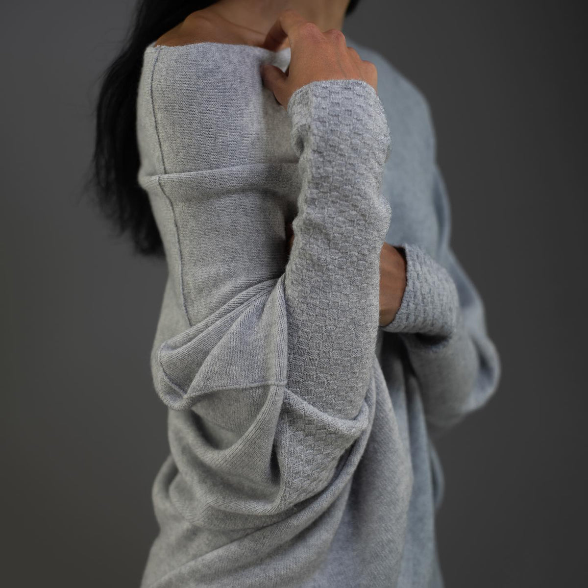 donna-relaxed-fit-off-shoulder-sweater-img6.jpg