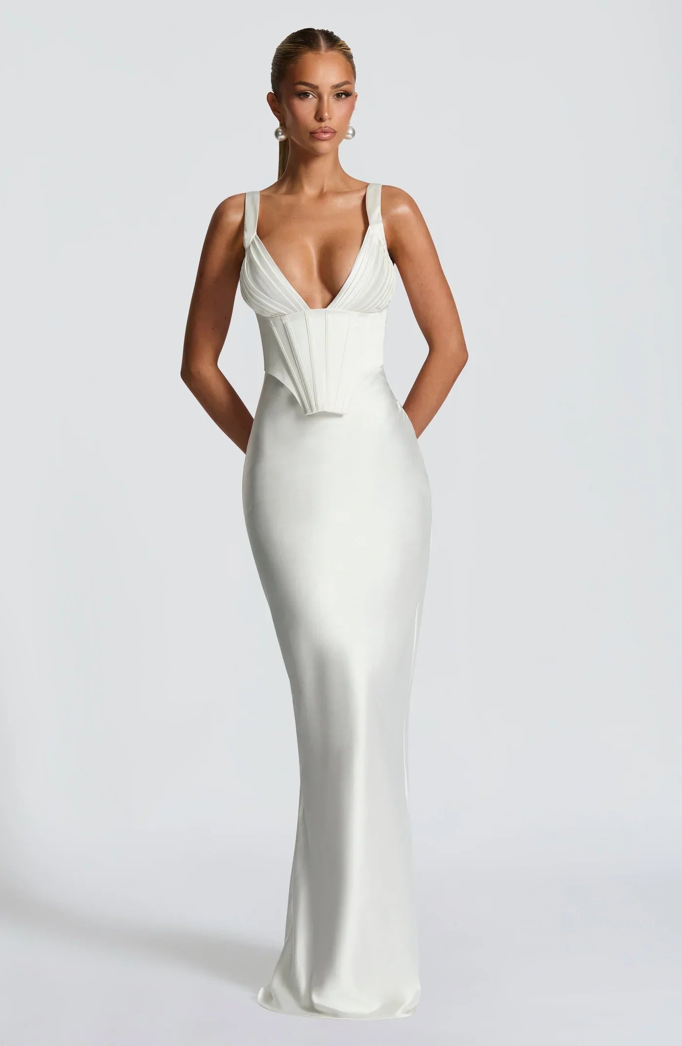 dorothy-tailored-contour-midi-dress-img2.webp