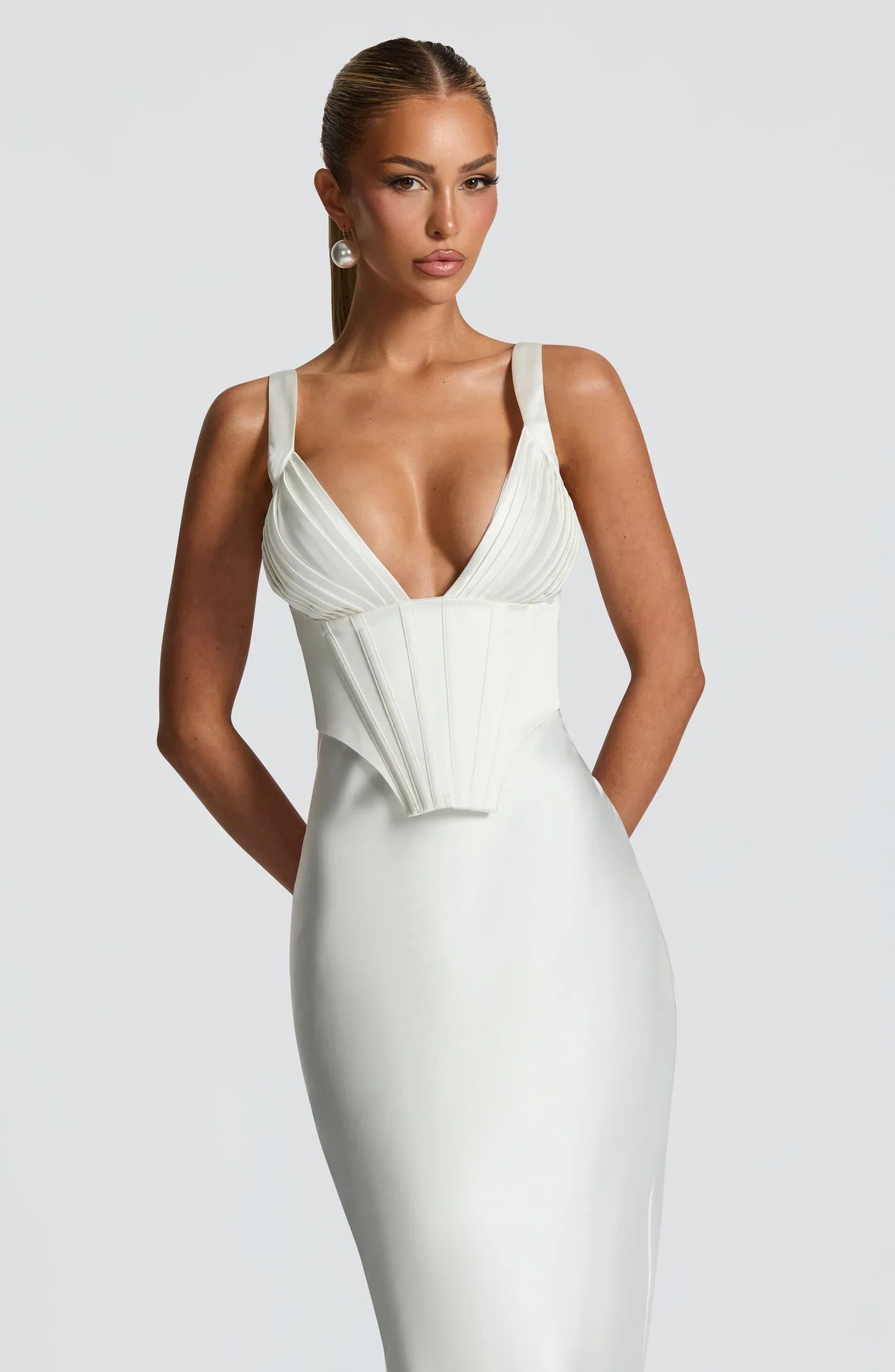 dorothy-tailored-contour-midi-dress-img8.webp