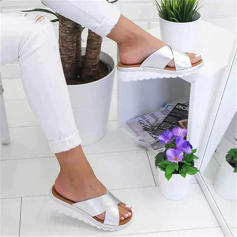 julie-orthopedic-adjustable-strap-cushioned-slides-img3.jpg