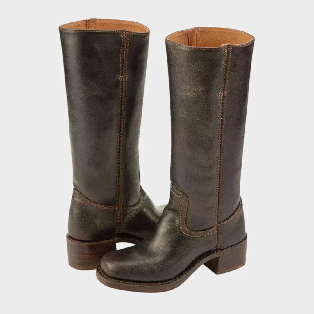 liah-orthopaedic-boots-img2.webp