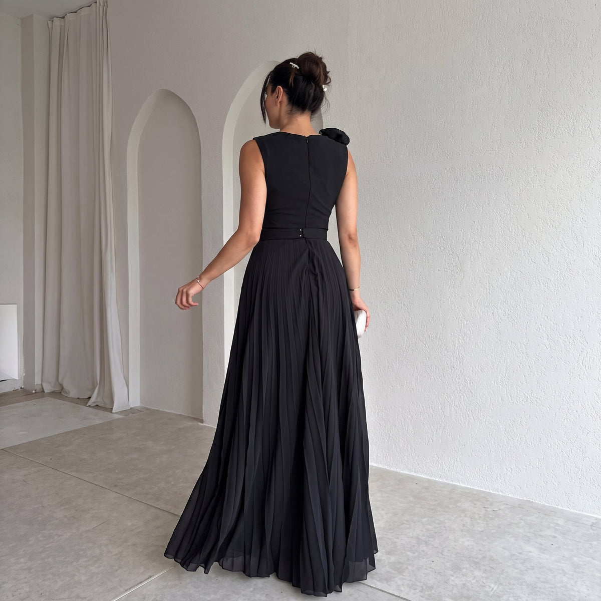 mary-elegant-sleeveless-floral-evening-gown-img2.jpg
