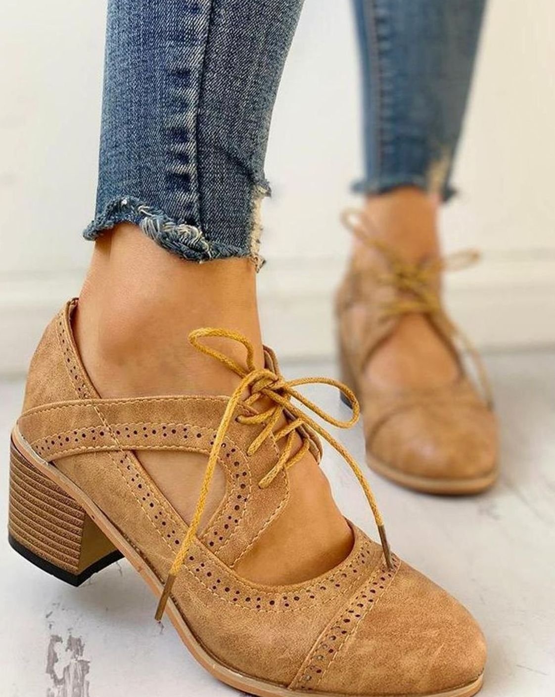 pamela-elegant-lace-up-block-heel-t-strap-sandals-img2.jpg