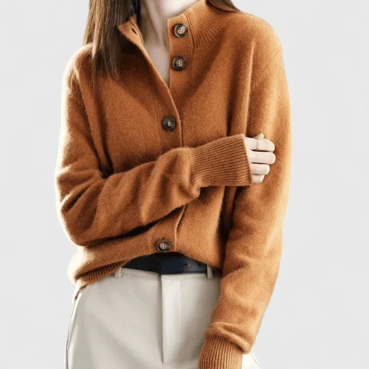 susan-classic-cardigan-img4.webp