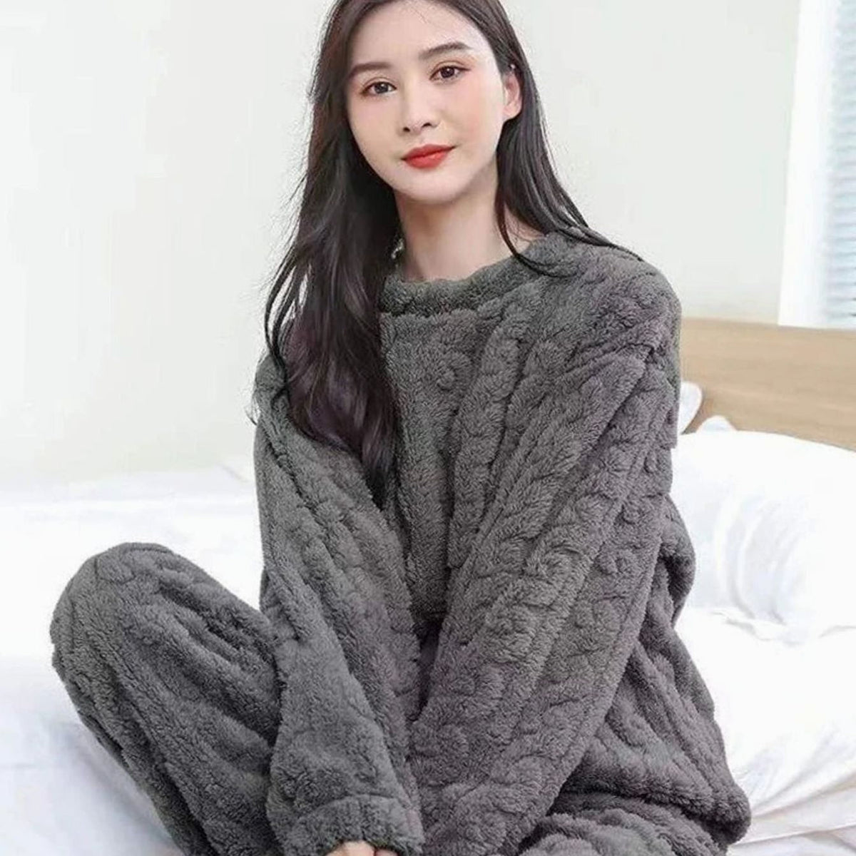 susan-relaxed-fit-fleece-two-piece-set-img2.jpg