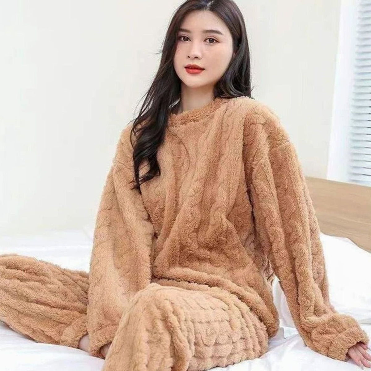 susan-relaxed-fit-fleece-two-piece-set-img3.jpg