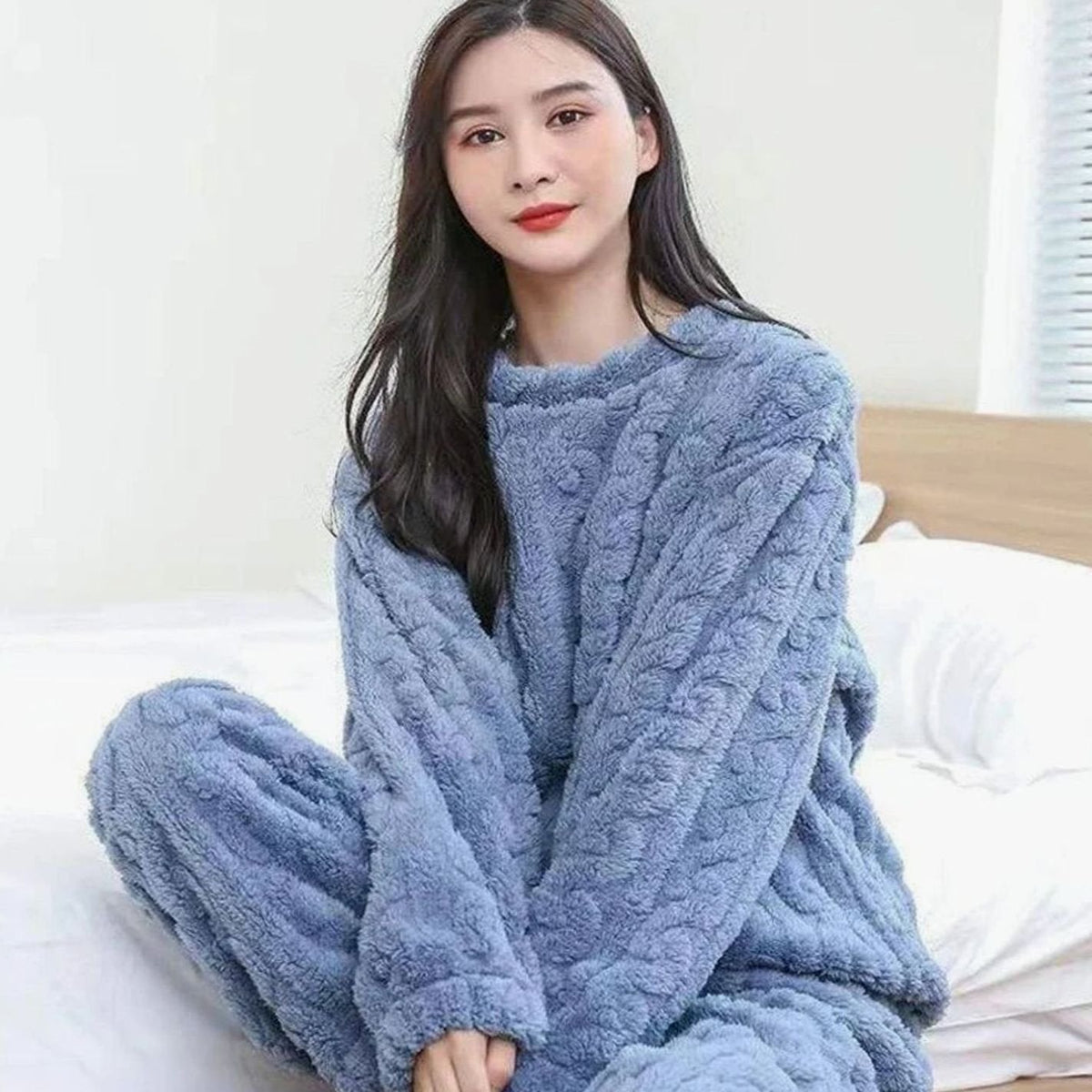 susan-relaxed-fit-fleece-two-piece-set-img5.jpg