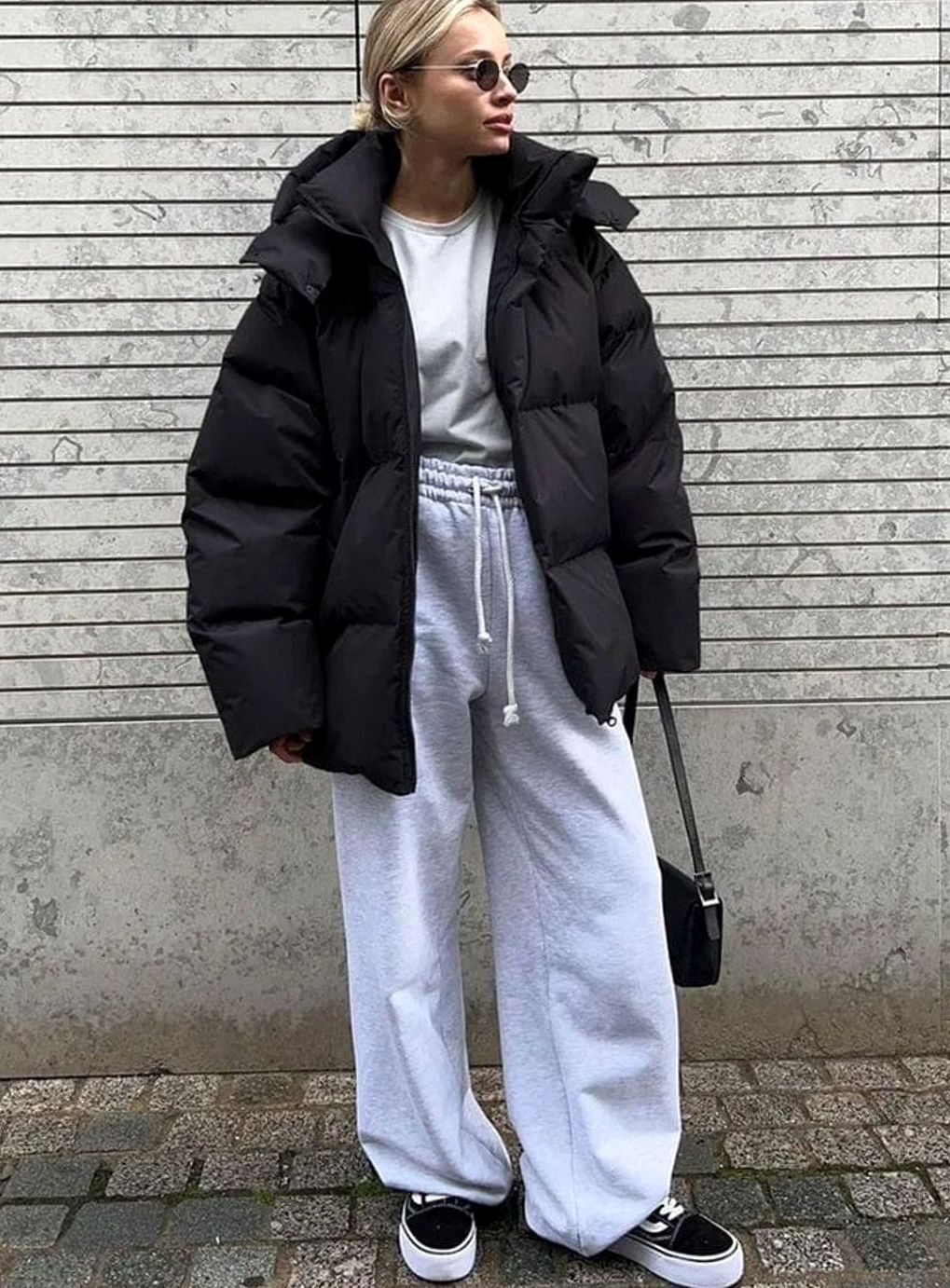 victoria-relaxed-fit-hooded-zip-up-puffer-jacket-img3.jpg